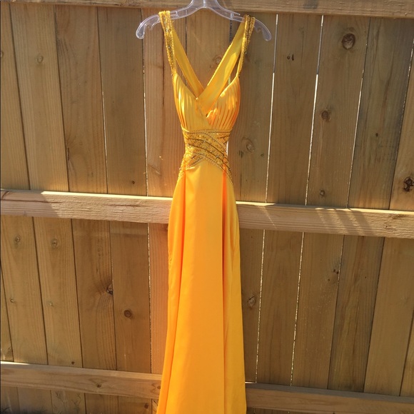 Golden Yellow Formal/Prom Dress 💕 - Picture 3 of 7